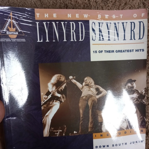 The New Best of Lynyrd Skynyrd Authentic Transcriptions with Notes and Tablature - Picture 5 of 5